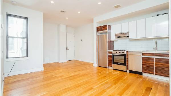Listing photo 1 of 5