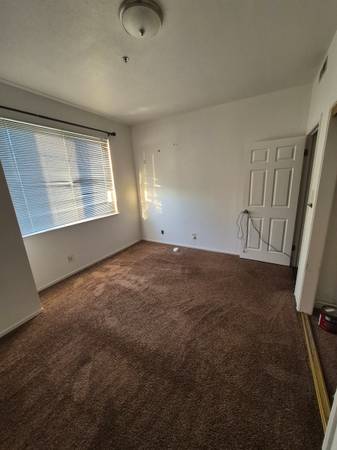 Listing photo 1 of 4