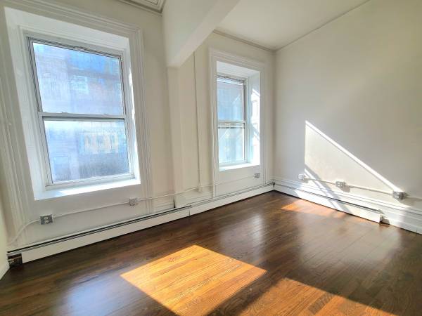 Listing photo 1 of 5