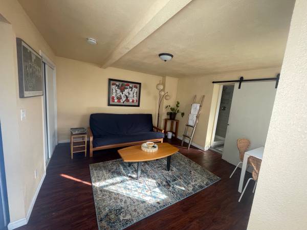 Listing photo 1 of 5