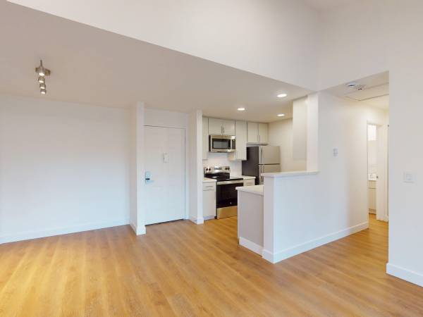 Listing photo 1 of 5