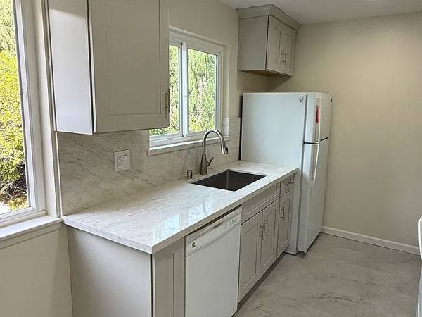 Listing photo 1 of 4