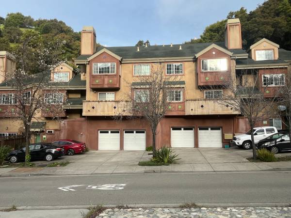 Listing photo 1 of 5