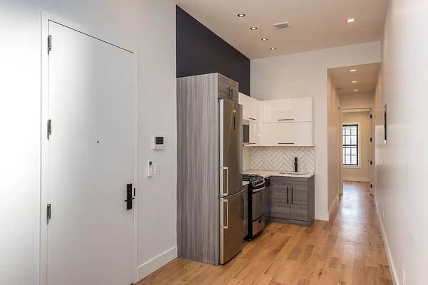 Listing photo 1 of 5