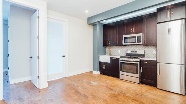 Listing photo 1 of 4