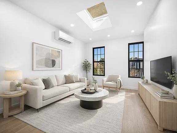 Listing photo 1 of 5