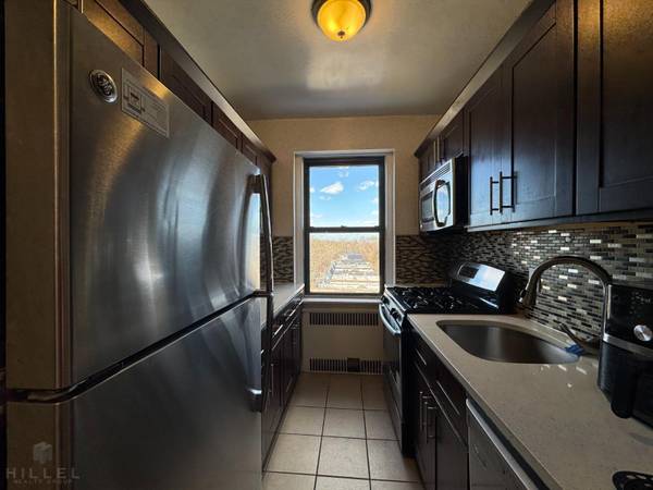 Listing photo 1 of 5