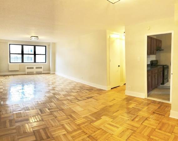 Listing photo 1 of 8