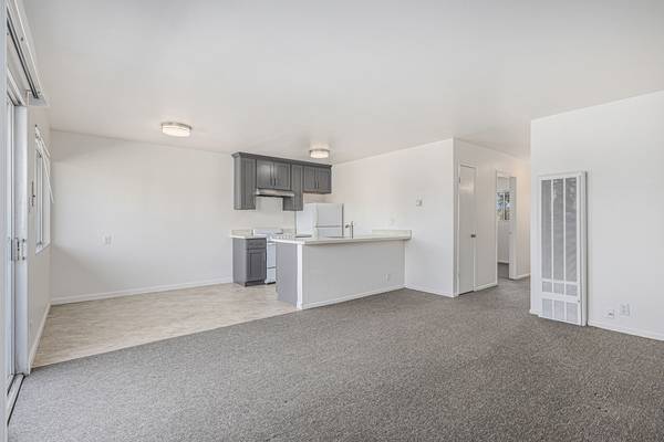 Listing photo 1 of 5