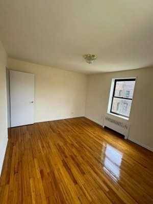 Listing photo 1 of 4