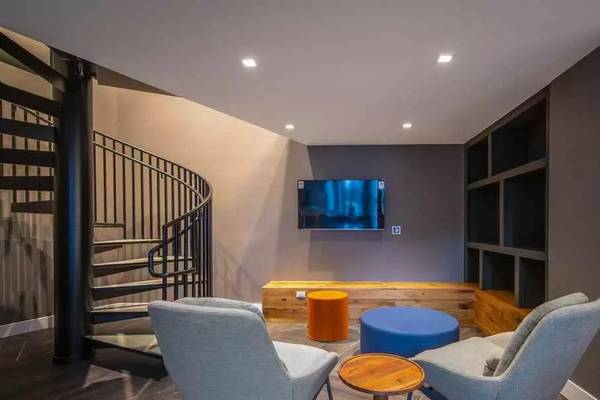 Listing photo 1 of 5