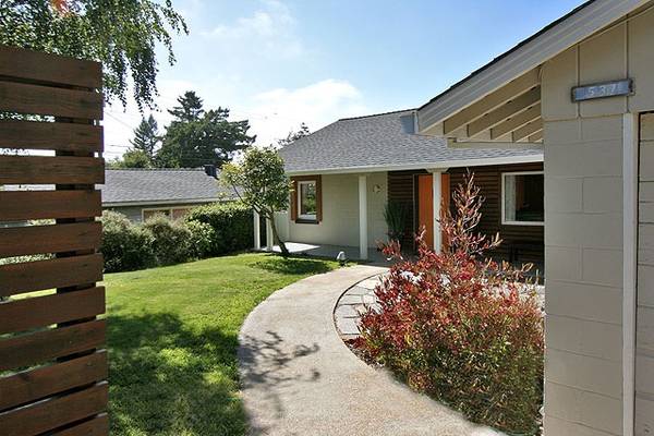 Listing photo 1 of 5