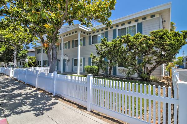 Listing photo 1 of 5