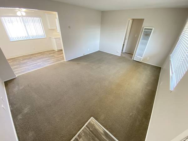 Listing photo 1 of 5