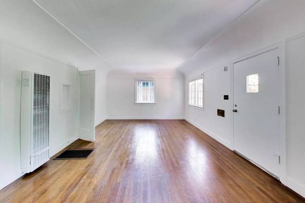 Listing photo 1 of 5