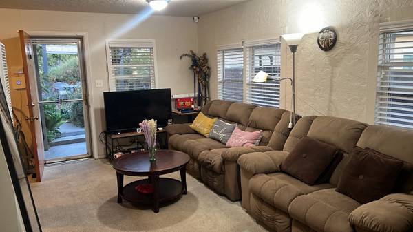 Listing photo 1 of 5