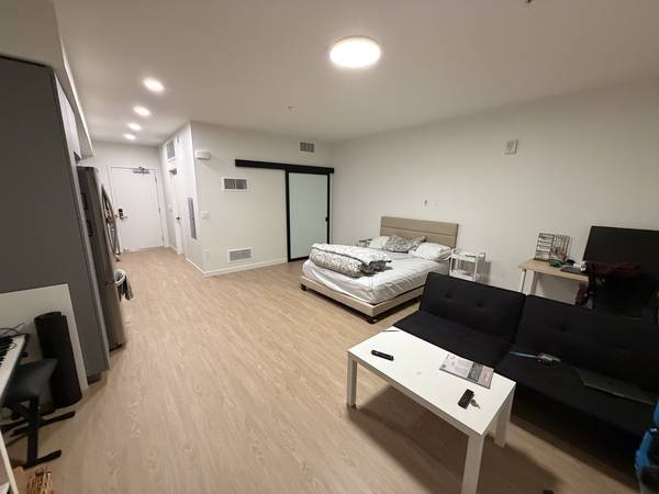 Listing photo 1 of 5