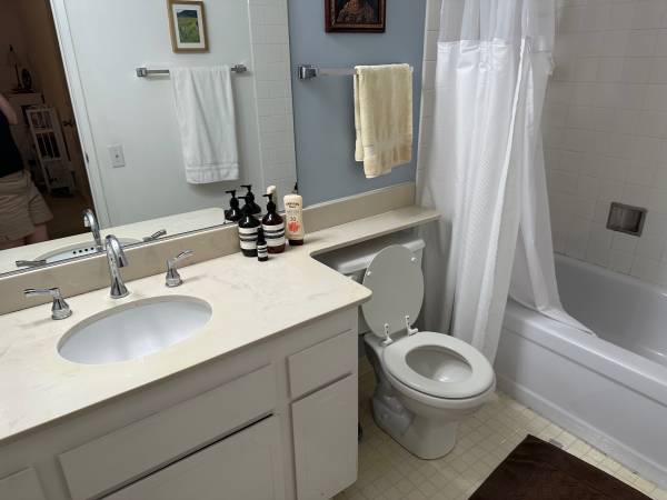 Listing photo 1 of 5