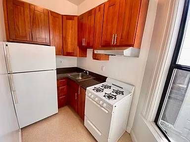 Listing photo 1 of 5