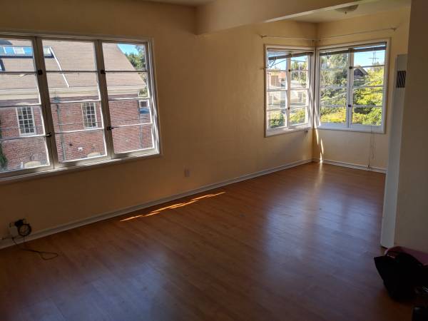 Listing photo 1 of 5