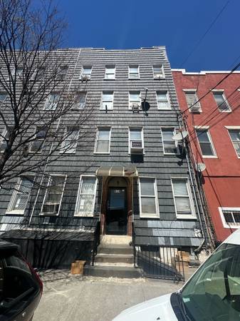 Listing photo 1 of 3
