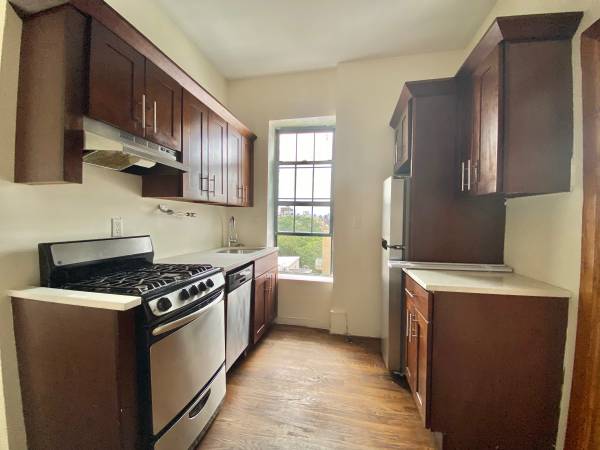 Listing photo 1 of 5