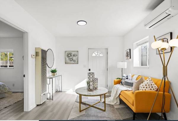 Listing photo 1 of 4