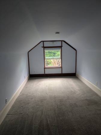 Listing photo 1 of 2