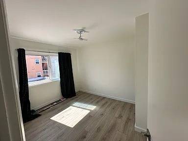 Listing photo 1 of 4