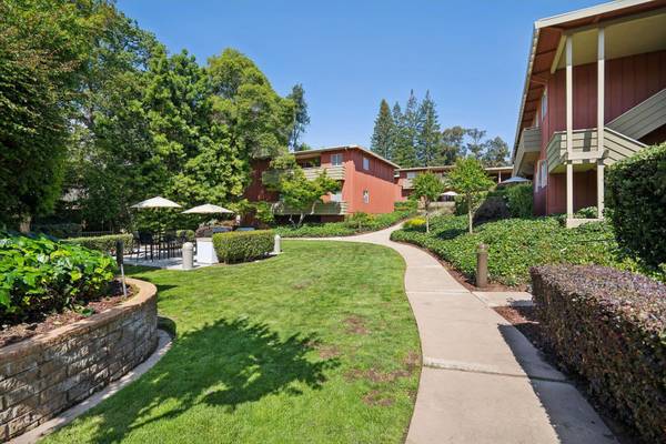 Listing photo 1 of 5