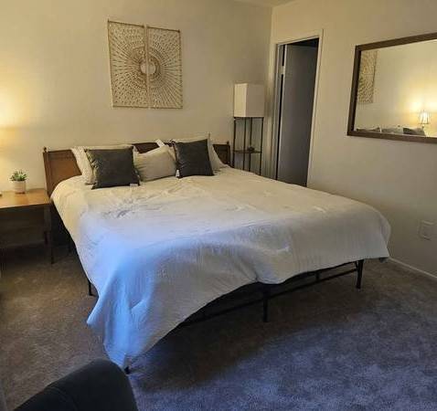 Listing photo 1 of 4