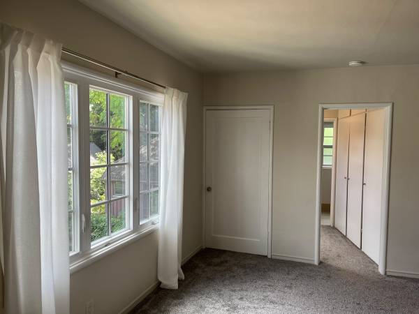 Listing photo 1 of 4