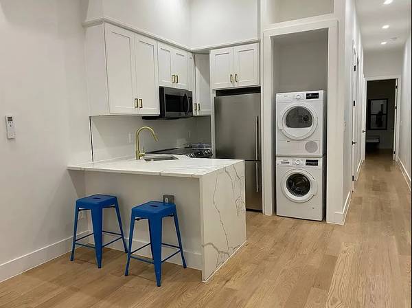 Listing photo 1 of 3