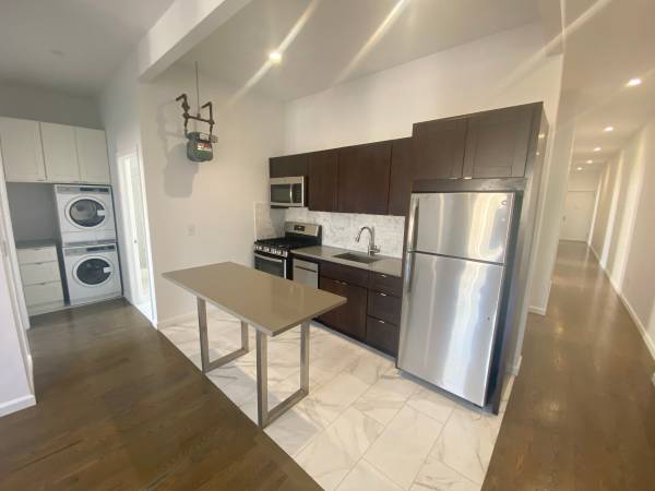 Listing photo 1 of 5