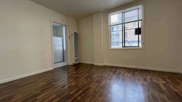 Listing photo 1 of 5