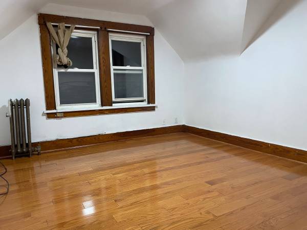 Listing photo 1 of 5