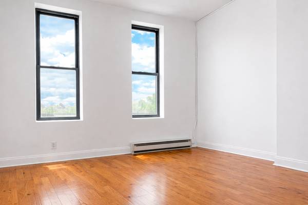 Listing photo 1 of 5