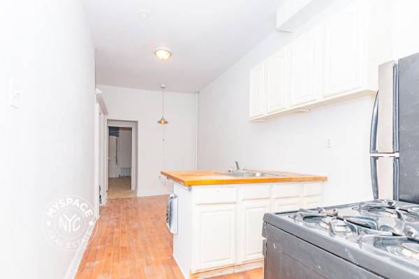 Listing photo 1 of 10