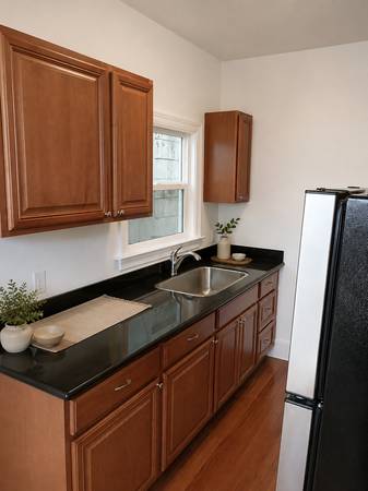 Listing photo 1 of 5