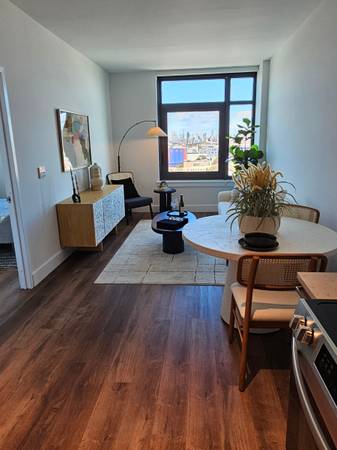 Listing photo 1 of 5