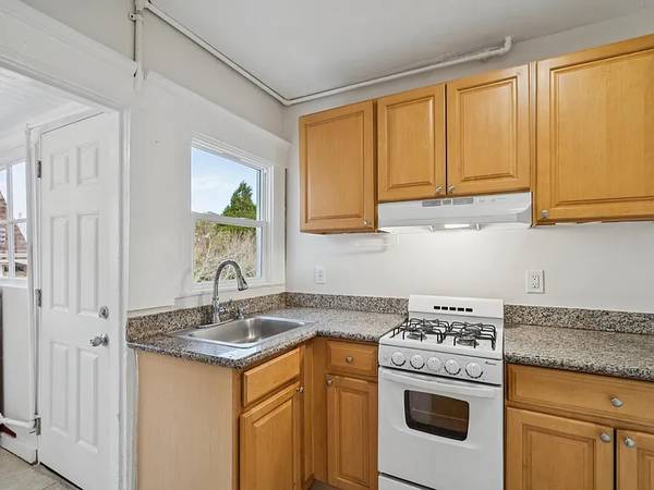 Listing photo 1 of 5