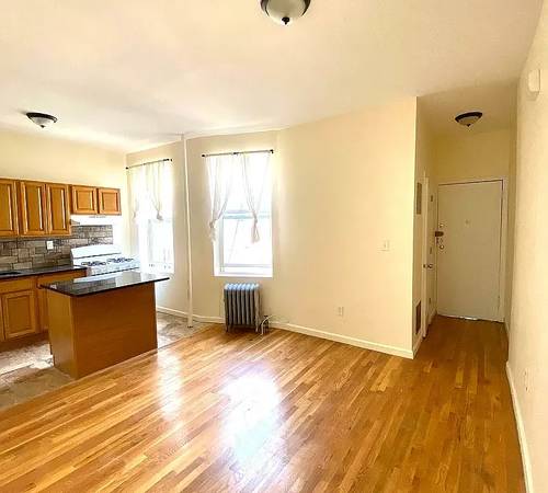 Listing photo 1 of 5
