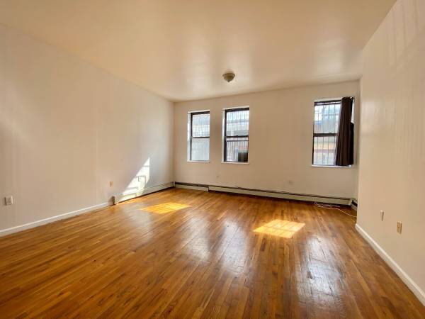 Listing photo 1 of 5