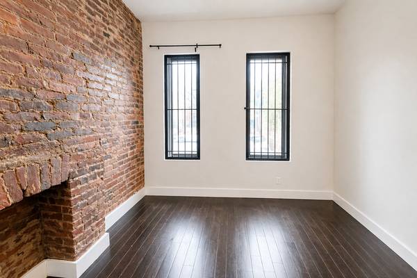 Listing photo 1 of 5