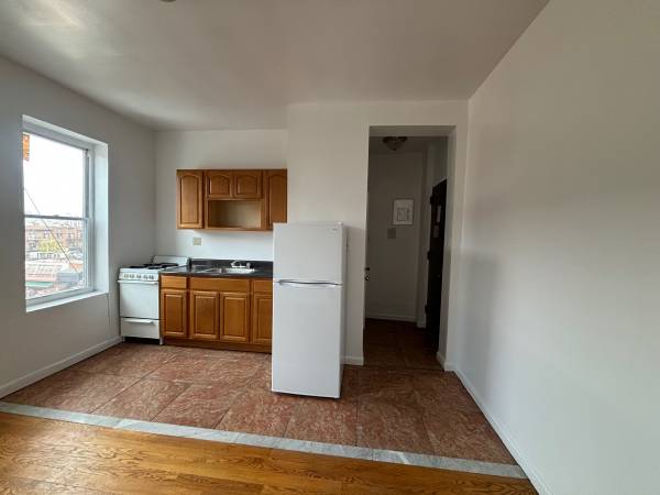 Listing photo 1 of 5