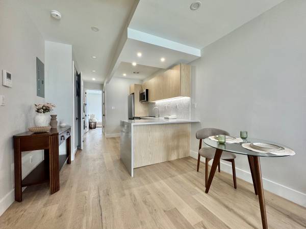 Listing photo 1 of 5