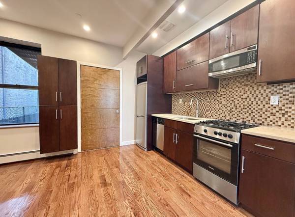 Listing photo 1 of 5