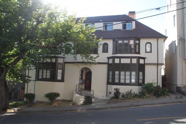 Listing photo 1 of 4