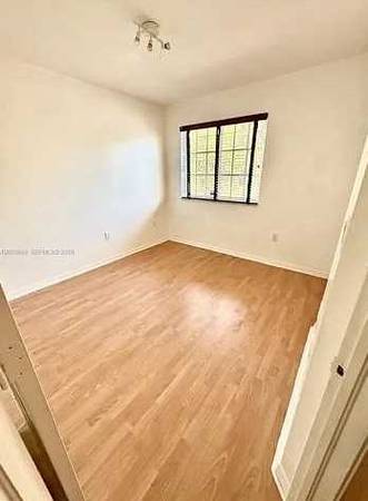 Listing photo 1 of 4