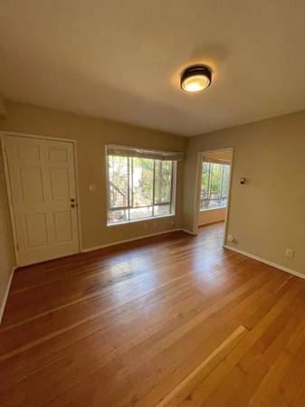Listing photo 1 of 4
